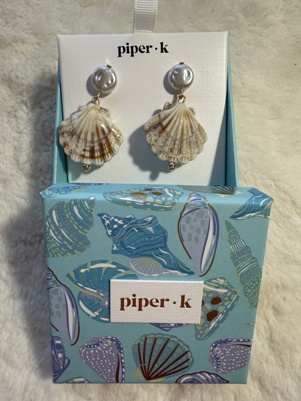 Piper K sea shell 🐚 dangle earrings